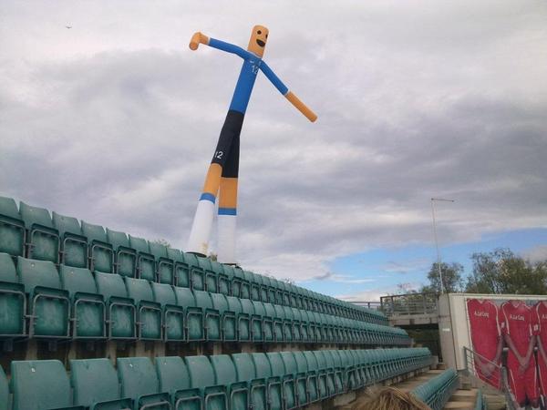Täispuhutav tuuletatsija staadionil Täispuhutav tuuletatsija staadionil