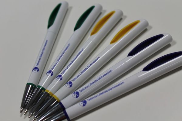 Logoga pastakas Lilleküla Gümnaasium Logoga pastakas Lilleküla Gümnaasium