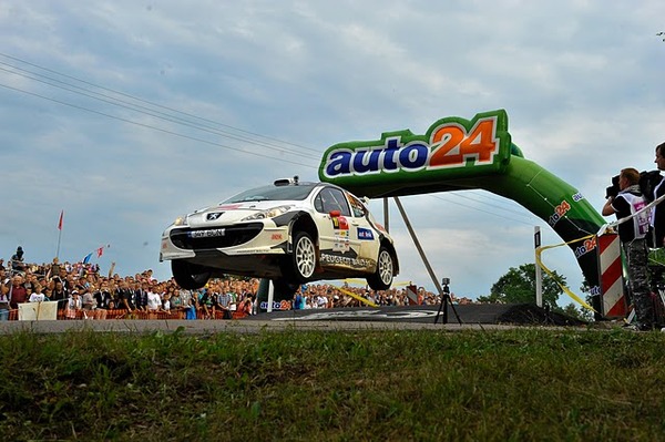 Auto24 reklaamkaar Auto24 reklaamkaar