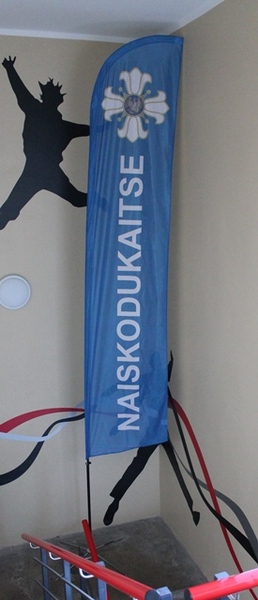 Naiskodukaitse surfilipp Naiskodukaitse surfilipp