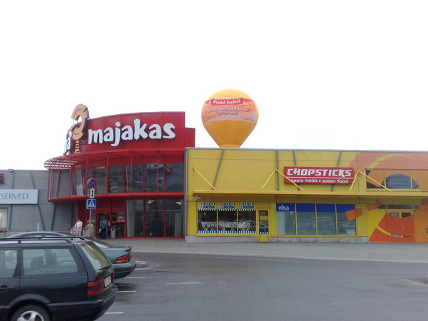 Kaubamajaka täispuhutav reklaampall Kaubamajaka täispuhutav reklaampall
